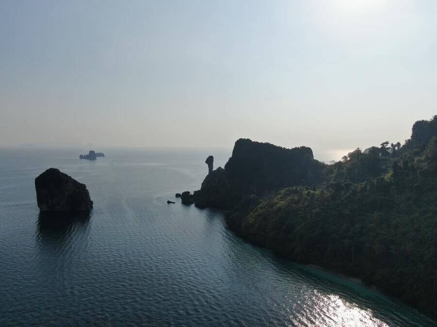 Crystal-clear Krabi waters viewed from a longtail boat — Barracudas Tour
